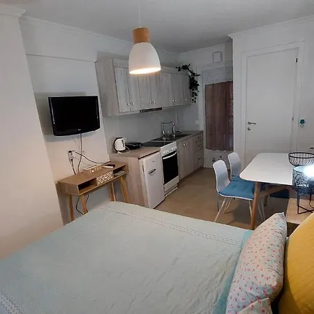 Nias Studio Apartment *
