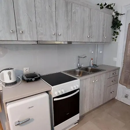 Nias Studio Perama (Corfu)